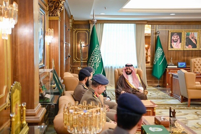 أمير جازان يستقبل مدير الدفاع المدني بالمنطقة