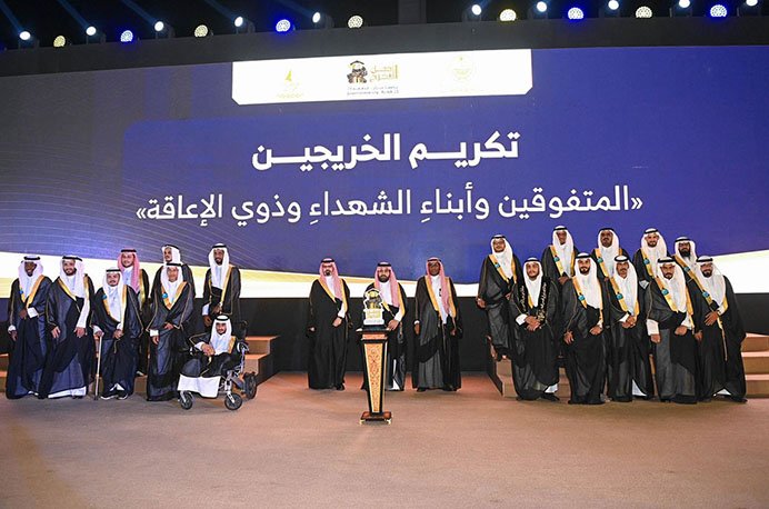 أمير منطقة جازان يرعى حفلَ تخريج الدفعة الـ(21) من طلبة جامعة جازان