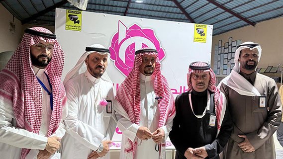 من قلب الشفا… “الطلحي للورد الطائفي” يكشف أسرار العطر الثمين لوفد نجوم السياحة