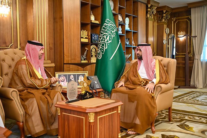 أمير جازان يستقبل الرئيس التنفيذي لتجمع جازان الصحي