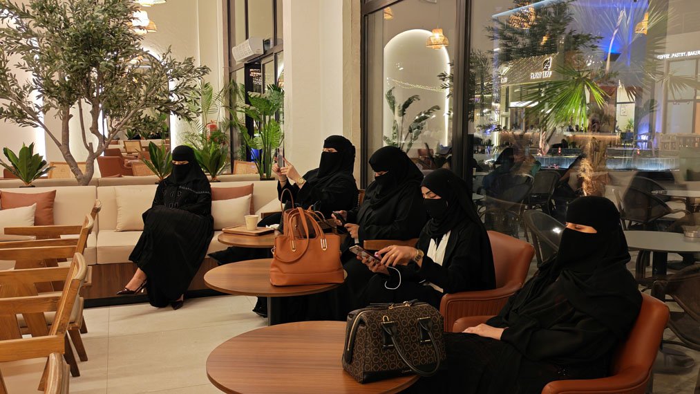 السعدي يقدّم ورشة “هندسة الكلمة” في نادي المصدر الثقافي بتبوك