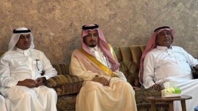 محافظ صامطة يعايد شيخ شمل الأشراف بأبوحجر الأعلى في صورة وطنية تجسد التلاحم والمحبة