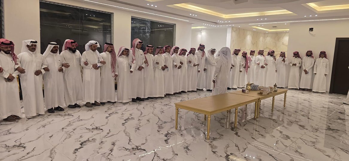 رجل الأعمال الفيفي يقيم عيدية لأهالي فيفاء بالرياض والخرج