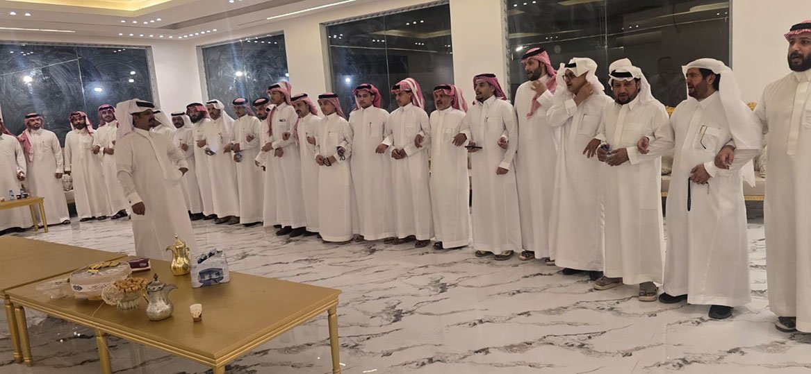 رجل الأعمال الفيفي يقيم عيدية لأهالي فيفاء بالرياض والخرج