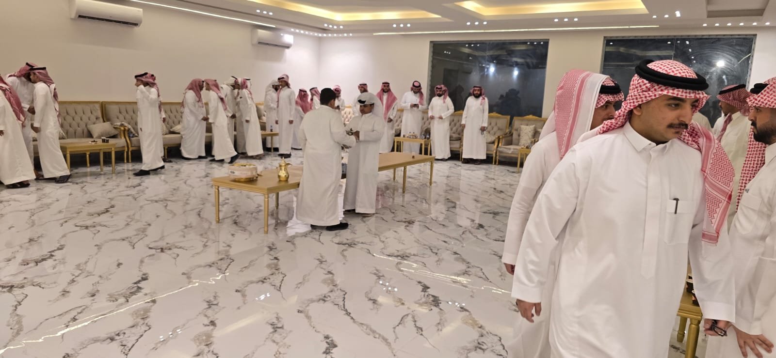 رجل الأعمال الفيفي يقيم عيدية لأهالي فيفاء بالرياض والخرج
