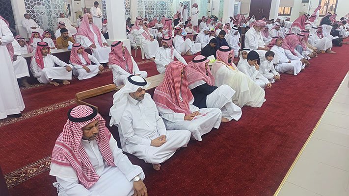 في أجواءٍ إيمانية مهيبة.. جموع المصلين يؤدون صلاة عيد الأضحى بجامع الملك عبدالله بإسكان الروان في العارضة