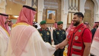 جمال عبدالعزيز الغامدي وفريقه ينالون شرف السلام على ولي العهد في قصر منى بعيد الأضحى