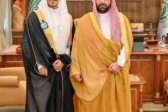 امير جازان يحتفي بوفاء الابن.. إياد عماري يكتب تخرّجه بمداد التضحية