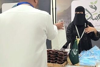 جمعية إحسان لحفظ النعمة بجازان تشارك في توديع ضيوف الرحمن ضمن مبادرة “على خُطى النُّسك”