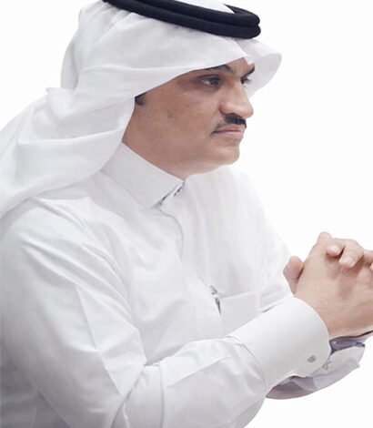 المذيع السعودي بين المجاملة والتهميش: صوتٌ يبحث عن مكانه