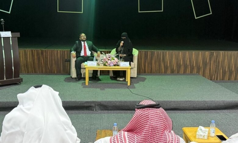 الشريك الأدبي يستعرض ثنائية الانكسار والأمل في الشعر بحضور الشاعر يحيى الحمادي