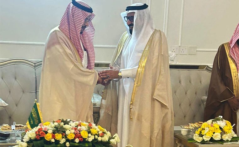 محافظ صامطة يعايد شيخ شمل بني شبيل