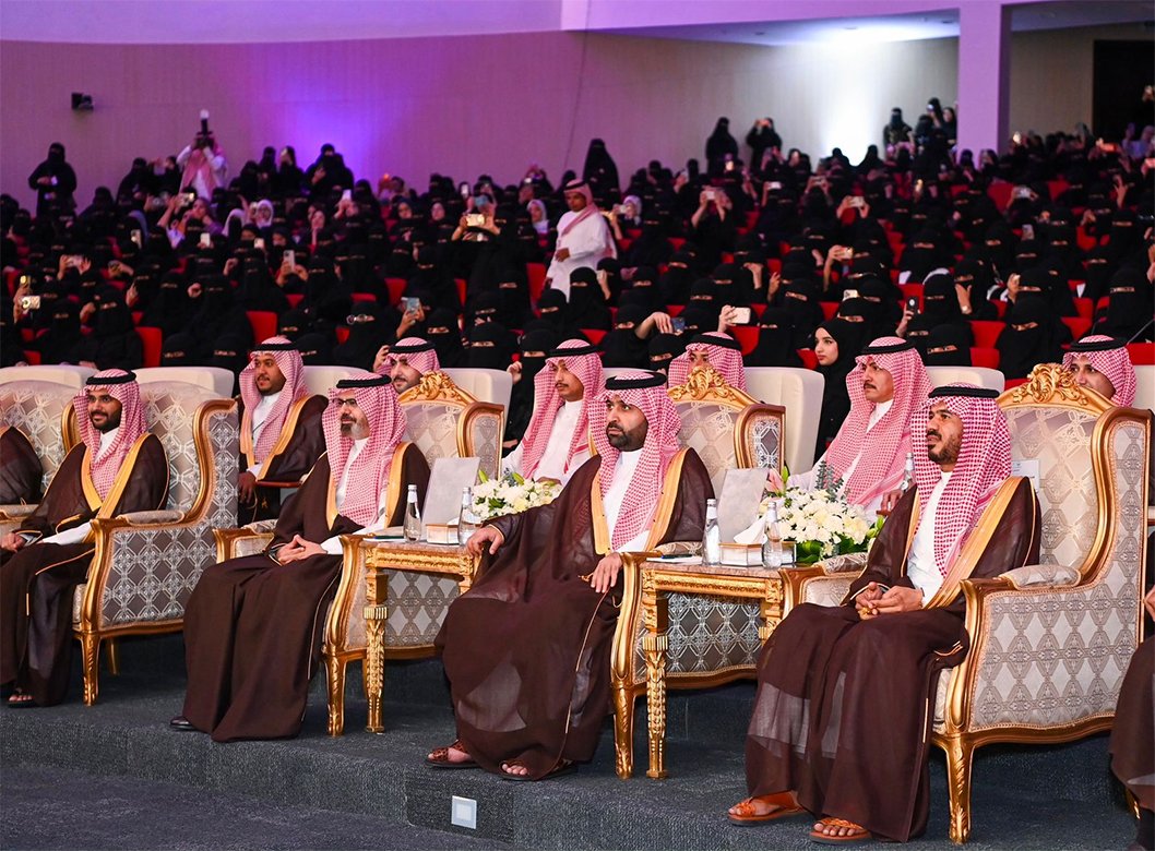 أمير جازان يرعى حفل تكريم 1948 متفوقًا ومتفوّقة من طلبة تعليم المنطقة