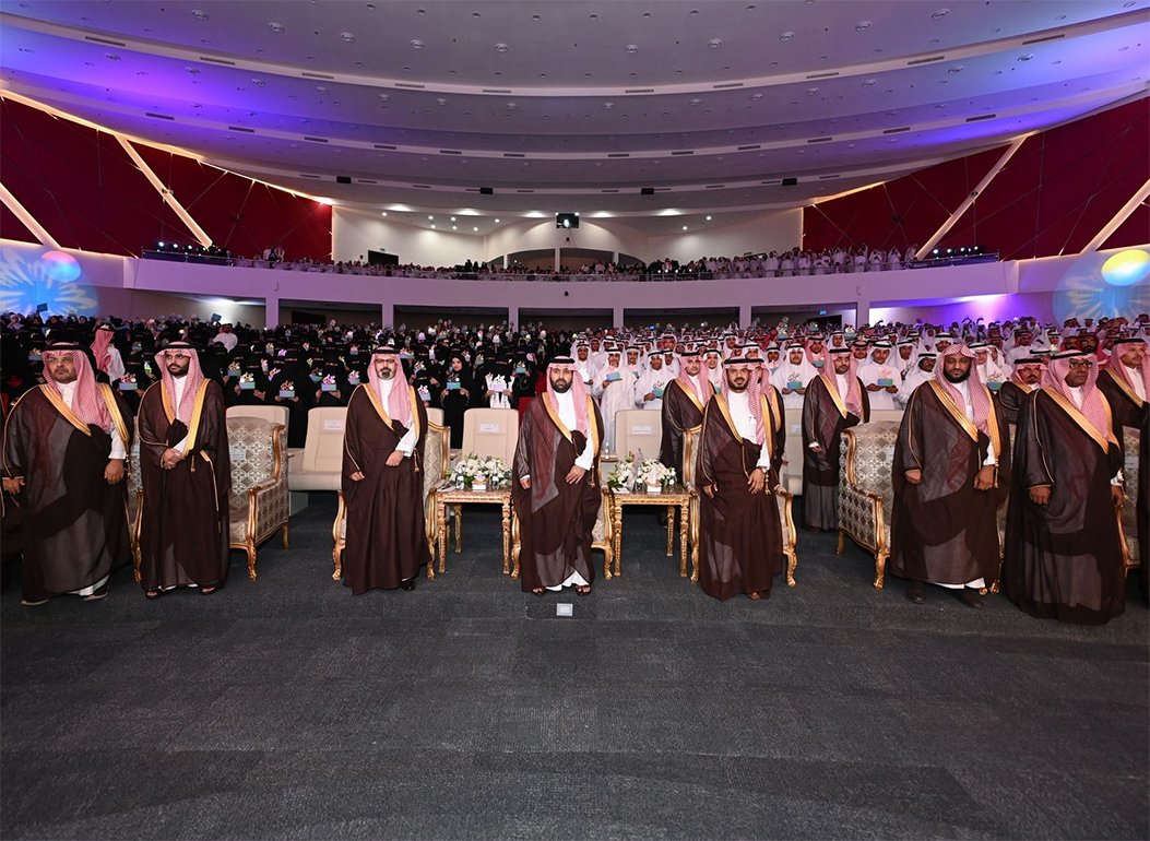 أمير جازان يرعى حفل تكريم 1948 متفوقًا ومتفوّقة من طلبة تعليم المنطقة