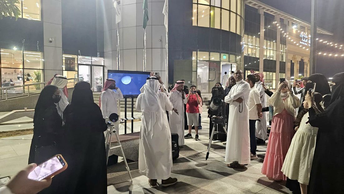 ليلة فلكية ترصد اقتران الزهرة والمشتري في بيت الثقافة بجازان
