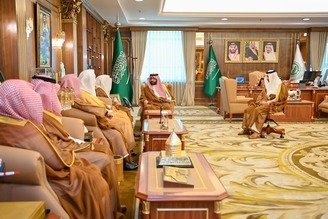 أمير جازان يستقبل رئيس محكمة الاستئناف بالمنطقة