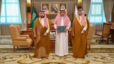 أمير منطقة جازان يستقبل فريق تقييم الأداء عبر منصة "أبشر داخلية"